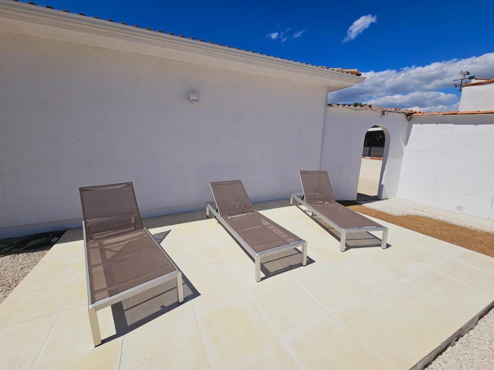Maison De Vacances Entiere A 10 Mn De La Rochelle Dompierre-sur-Mer Exteriör bild